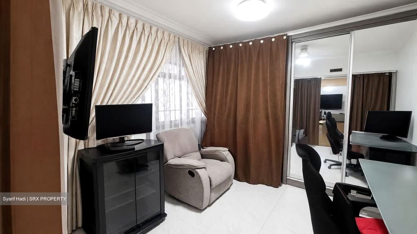 Blk 242 Pasir Ris Street 21 (Pasir Ris), HDB Executive #595616011